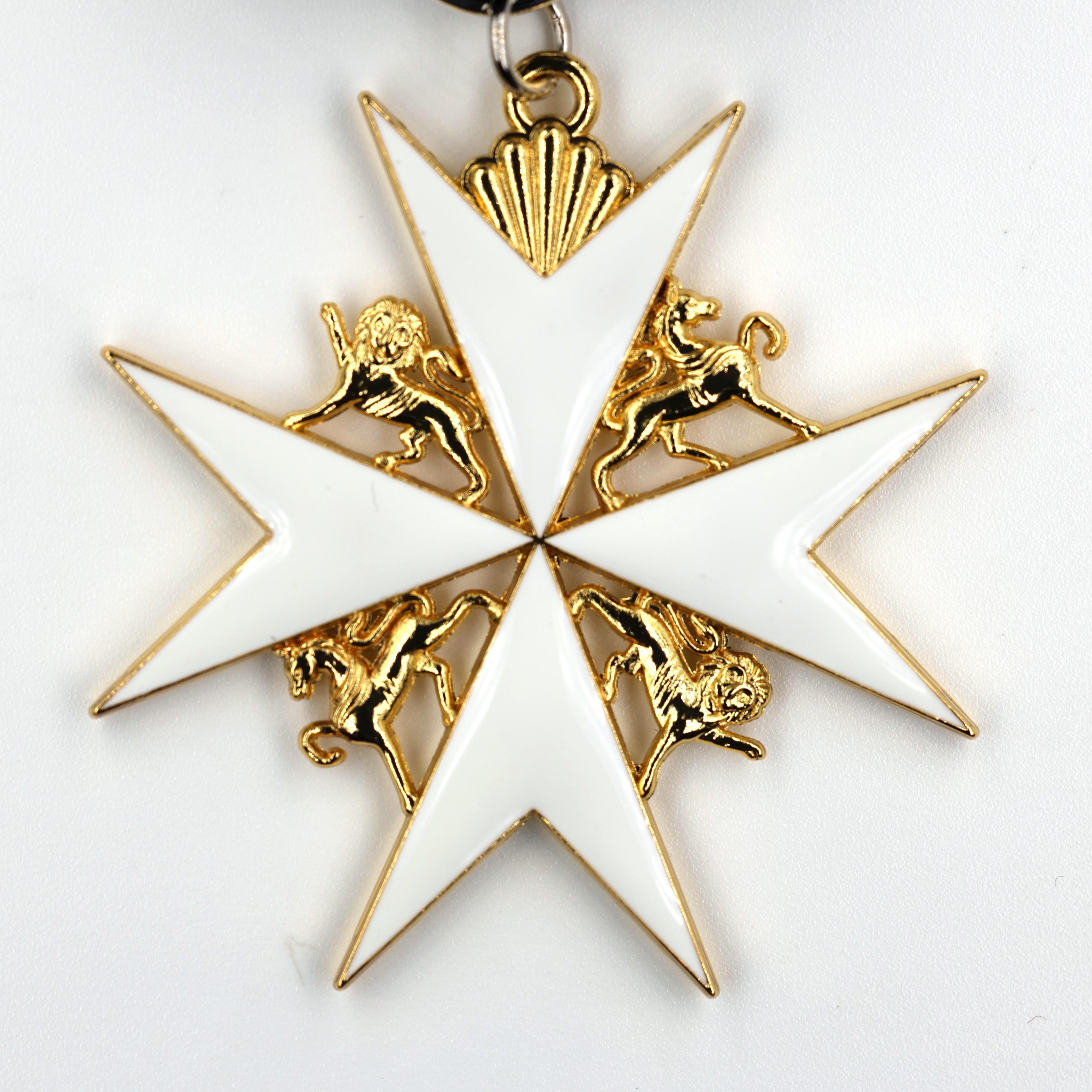 Johanniterorden Abzeichen / Order of St John Officer Class Badge – Malteserkreuz (Maltese Cross) & schwarzes Band – Replik (Sammleranfertigung)
