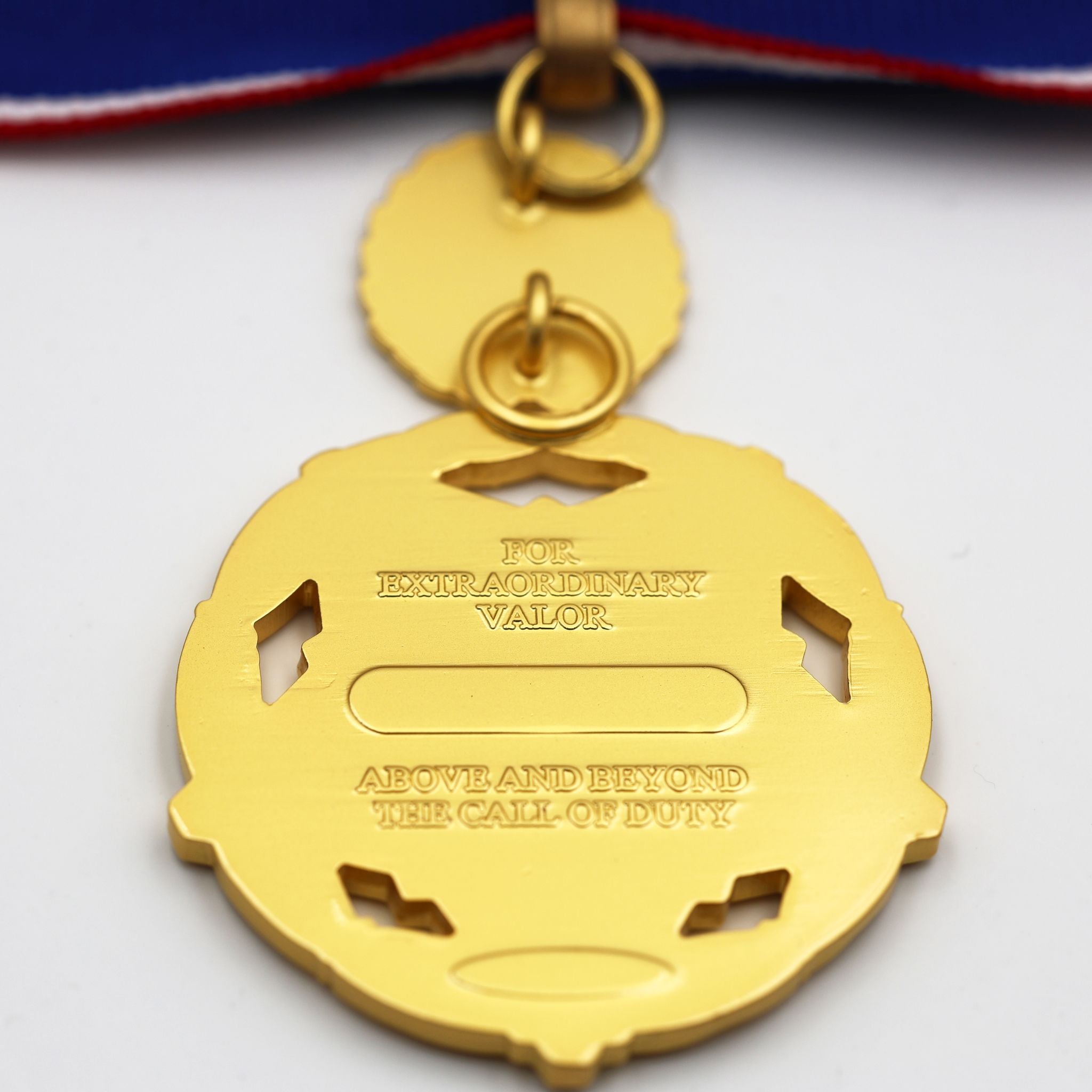 Public Safety Medal of Valor (USA) – „Tapferkeitsmedaille für Einsatzkräfte“ – Halsband-Ausführung – Sammleranfertigung (Replik)
