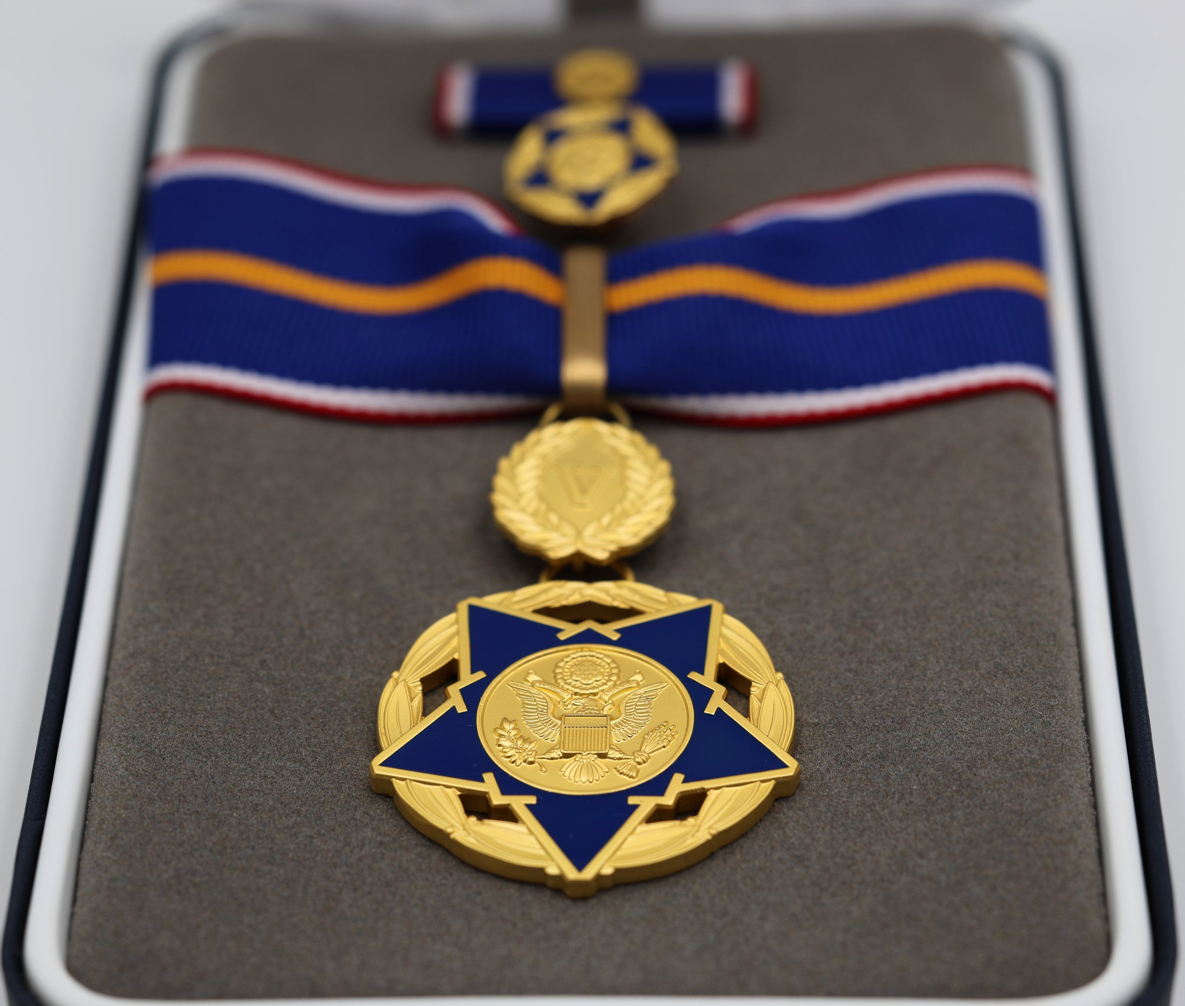 Public Safety Medal of Valor (USA) – „Tapferkeitsmedaille für Einsatzkräfte“ – Komplettset mit Etui – Sammleranfertigung (Replik)