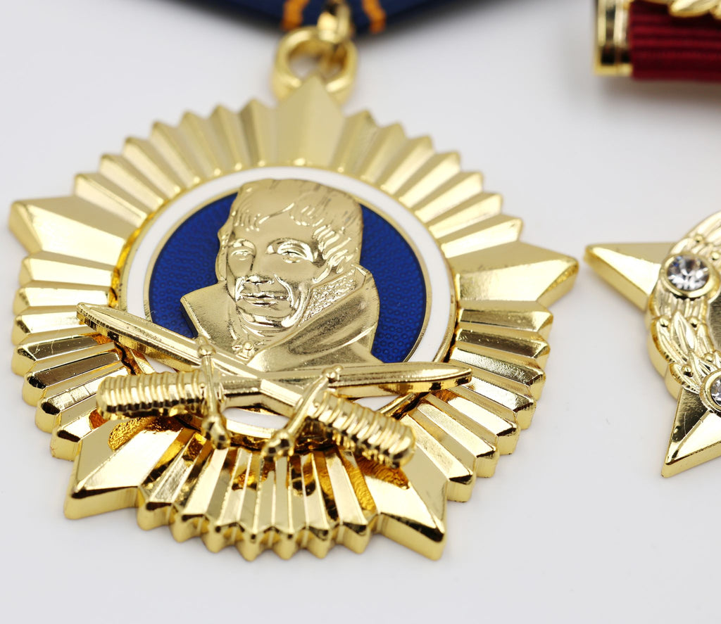 DDR 3er-Set – Scharnhorst-Orden (Scharnhorst Order) + Held der DDR (Hero of the GDR) + Karl-Marx-Orden (Order of Karl Marx) – Sammleranfertigungen in Vollgröße, Messing