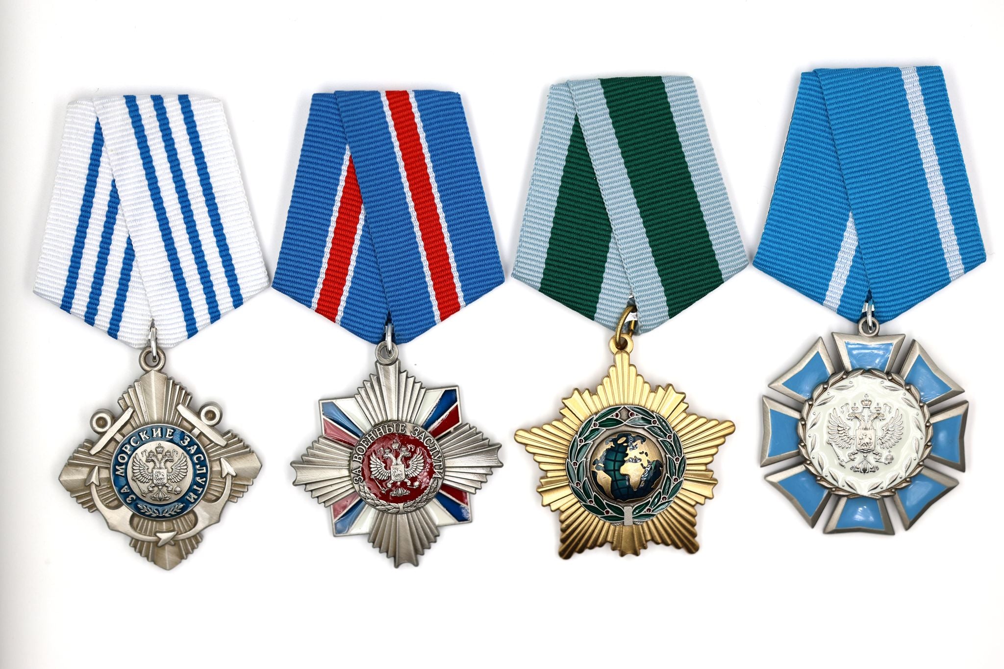 Russland 4-Orden-Set – Freundschaftsorden & Ehrenorden + Militär-/See-Verdienstorden – Messing/Emaille – Replik