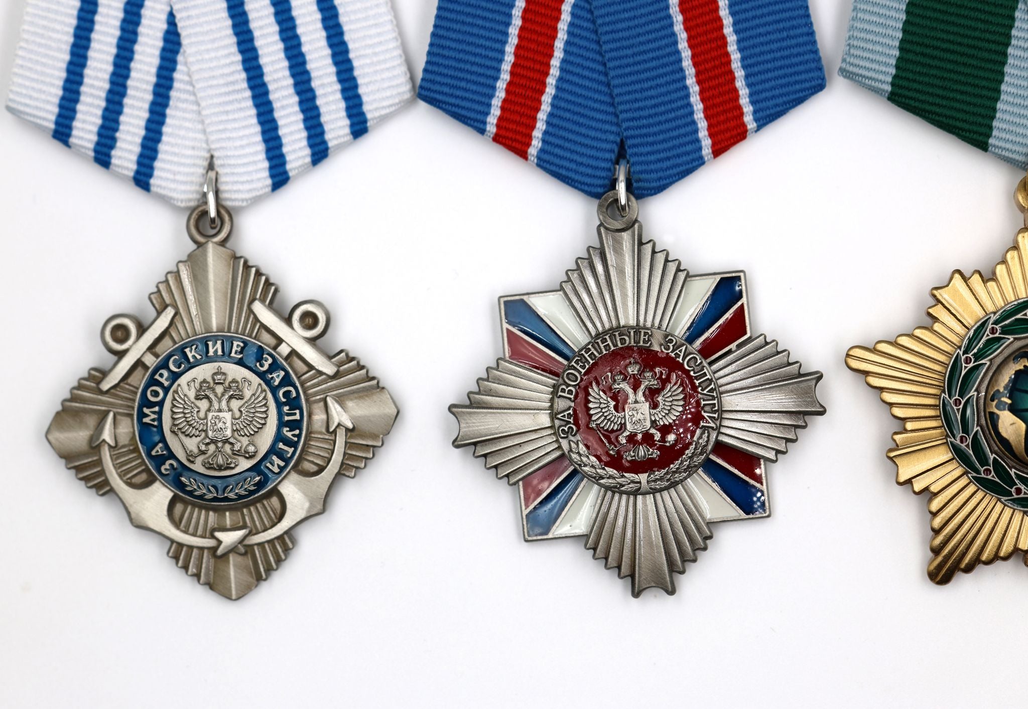 Russland 4-Orden-Set – Freundschaftsorden & Ehrenorden + Militär-/See-Verdienstorden – Messing/Emaille – Replik