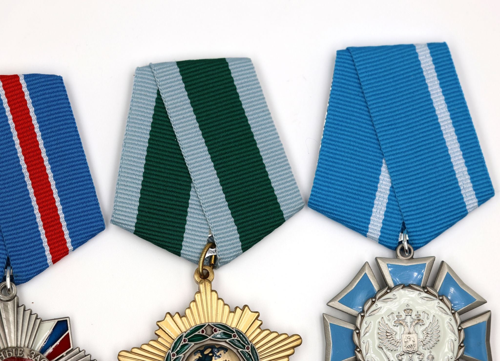 Russland 4-Orden-Set – Freundschaftsorden & Ehrenorden + Militär-/See-Verdienstorden – Messing/Emaille – Replik