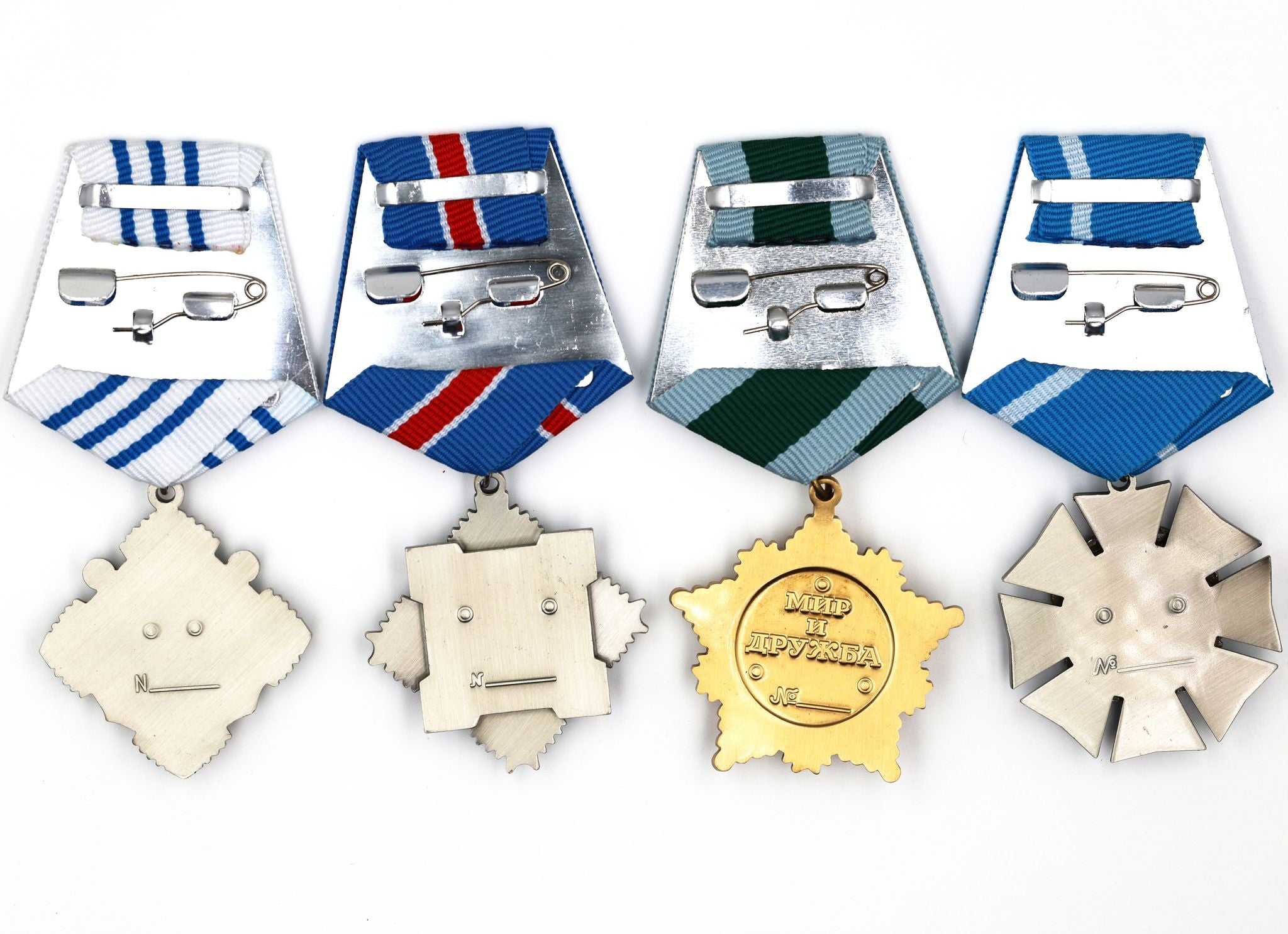Russland 4-Orden-Set – Freundschaftsorden & Ehrenorden + Militär-/See-Verdienstorden – Messing/Emaille – Replik