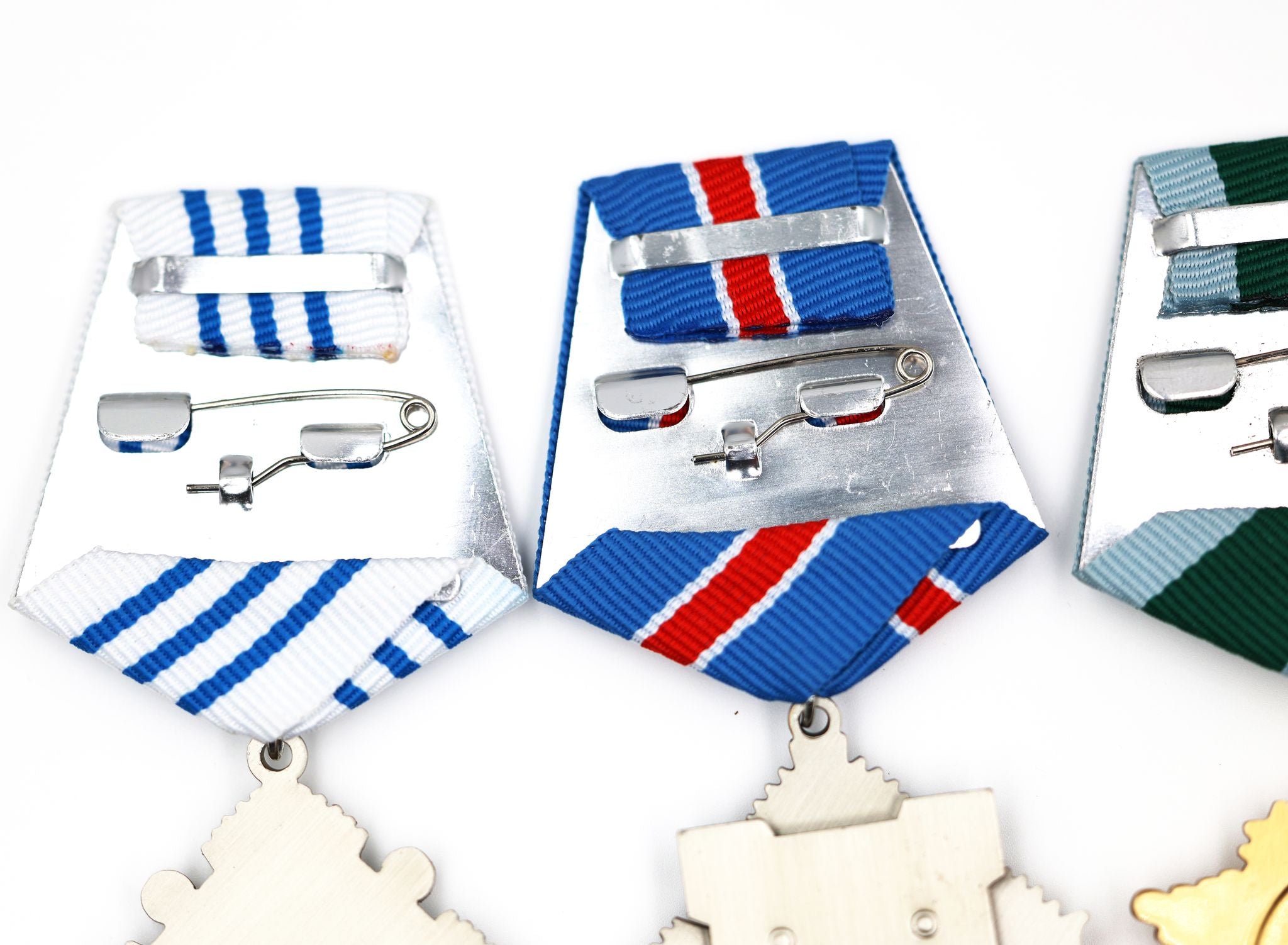 Russland 4-Orden-Set – Freundschaftsorden & Ehrenorden + Militär-/See-Verdienstorden – Messing/Emaille – Replik