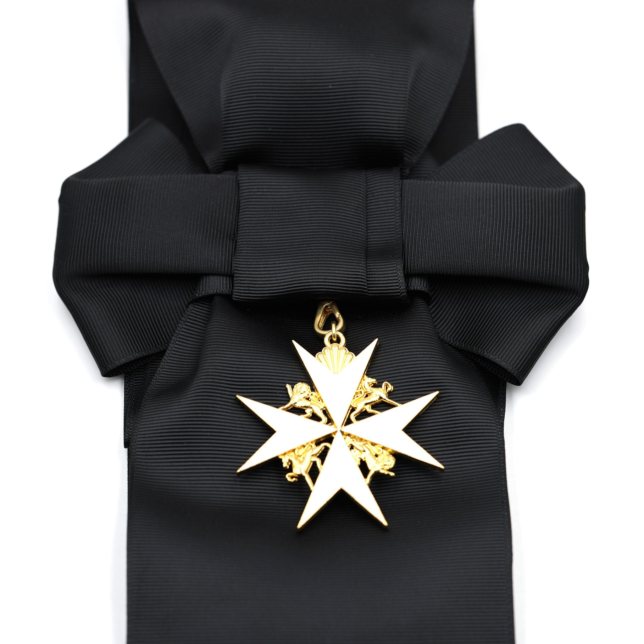 Britischer Johanniterorden – Schärpen- und Abzeichensatz mit schwarzer Schärpe und weißem Malteserkreuz / UK Order of St John Badge & Sash Set Black Sash White Maltese Cross Replica – Sammleranfertigung