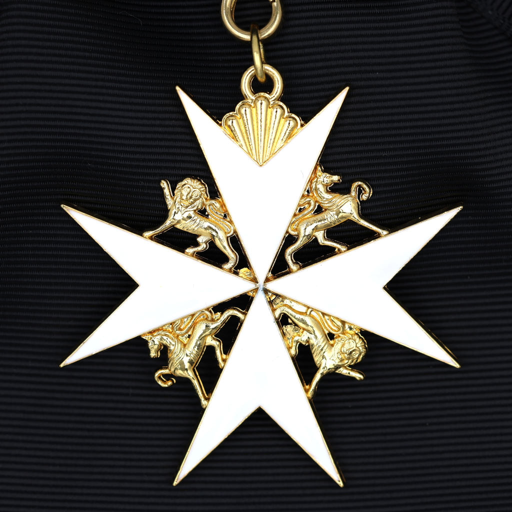 Britischer Johanniterorden – Schärpen- und Abzeichensatz mit schwarzer Schärpe und weißem Malteserkreuz / UK Order of St John Badge & Sash Set Black Sash White Maltese Cross Replica – Sammleranfertigung