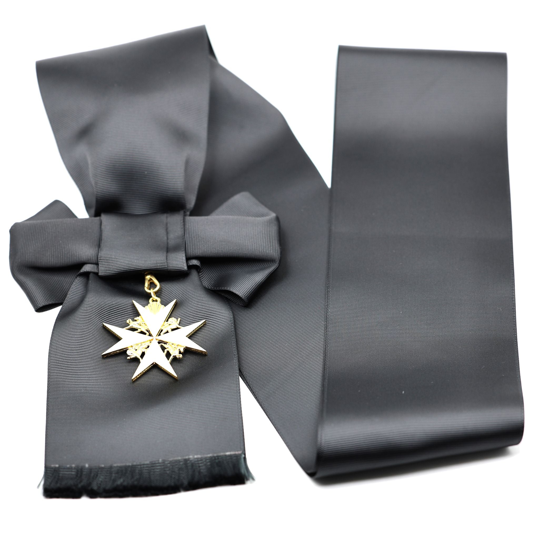 Britischer Johanniterorden – Schärpen- und Abzeichensatz mit schwarzer Schärpe und weißem Malteserkreuz / UK Order of St John Badge & Sash Set Black Sash White Maltese Cross Replica – Sammleranfertigung