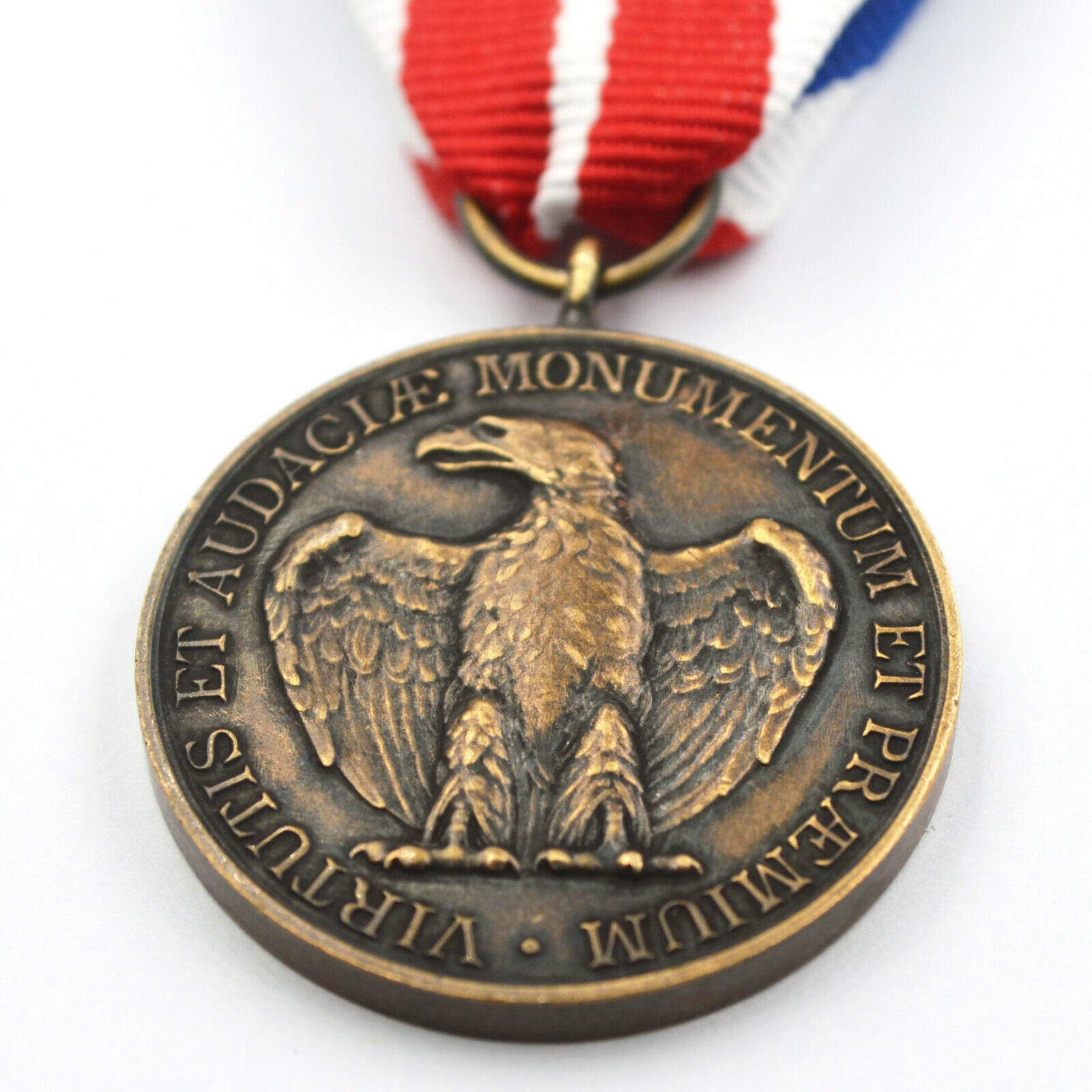 US Army Certificate of Merit Medal (1905–1918) / US Army Verdienstmedaille („Certificate of Merit“) – Replik-Set (Bandspange & Etui)