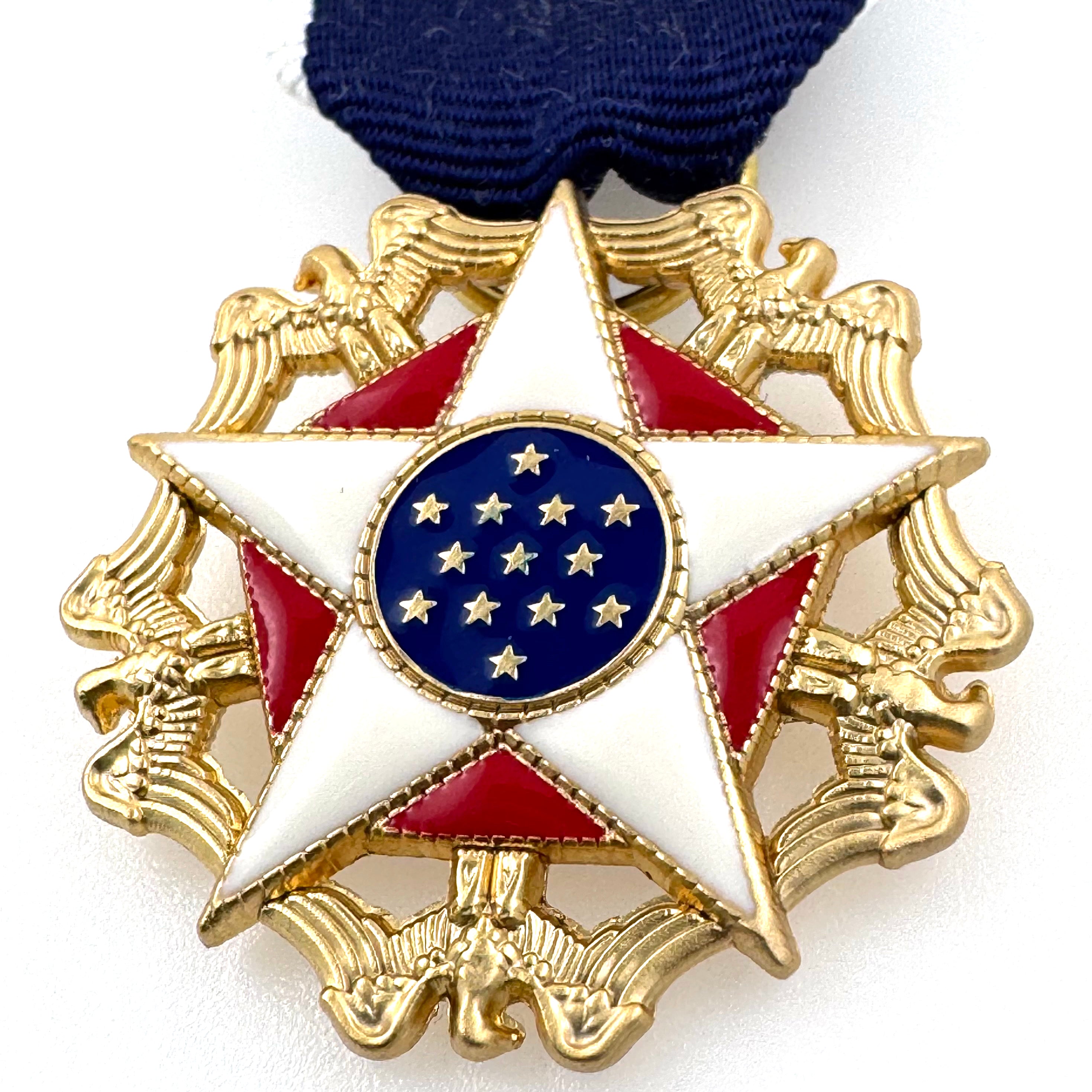 US-Präsidentielle Freiheitsmedaille „With Distinction“ (U.S. Presidential Medal of Freedom with Distinction) – Miniaturmedaille + Bandschnalle + Service Ribbon – Sammleranfertigung