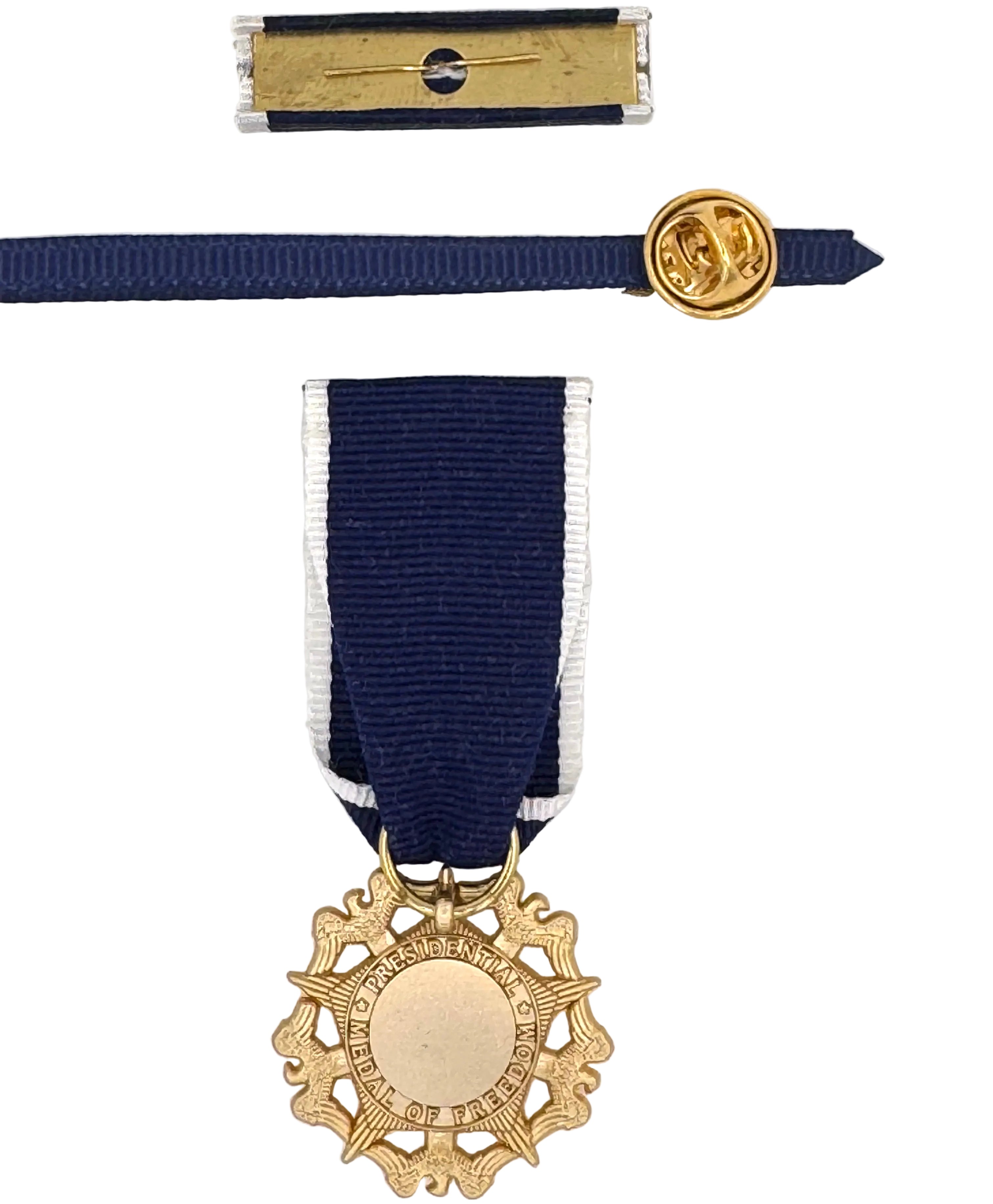 US-Präsidentielle Freiheitsmedaille „With Distinction“ (U.S. Presidential Medal of Freedom with Distinction) – Miniaturmedaille + Bandschnalle + Service Ribbon – Sammleranfertigung